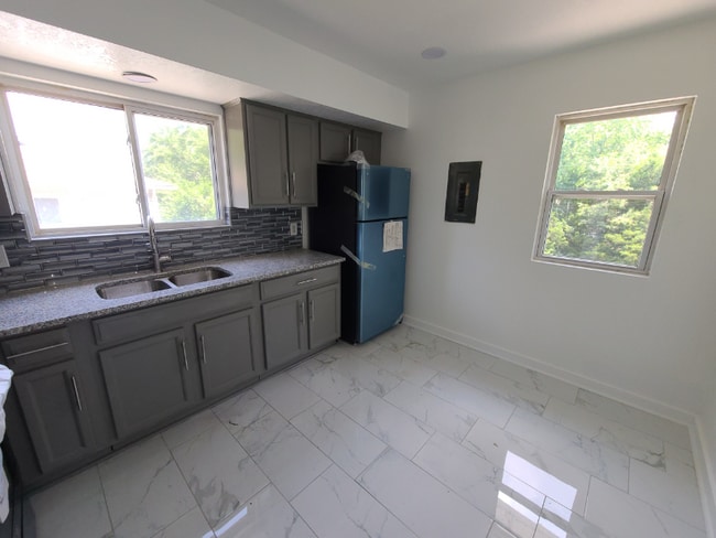 7125 Askew Ave in Kansas City, MO - Building Photo - Building Photo