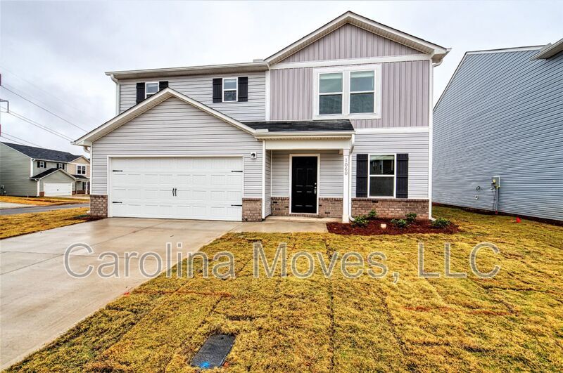 1060 N Dobson Rd in Greer, SC - Building Photo