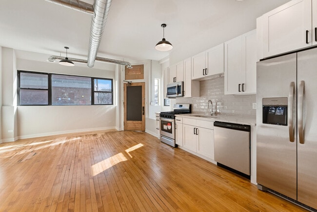 4200 N Sacramento Ave in Chicago, IL - Building Photo - Building Photo