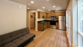 110 SE Handley St in McMinnville, OR - Building Photo