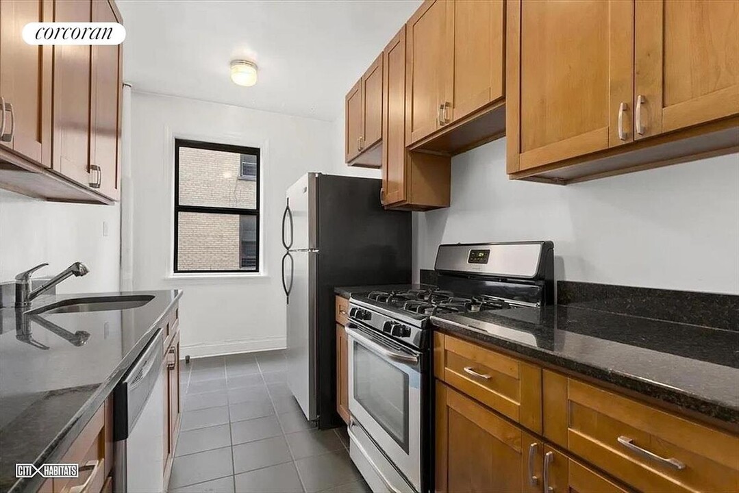 420 Clinton Ave in Brooklyn, NY - Building Photo