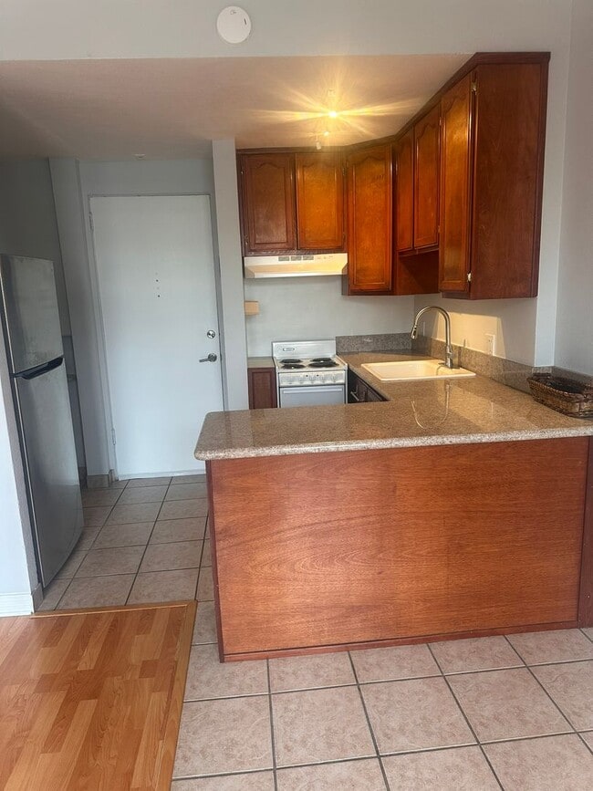 140 Linden Ave in Long Beach, CA - Building Photo - Building Photo