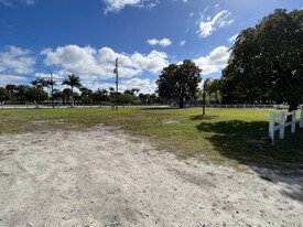 Oakland Park Square Apartamentos