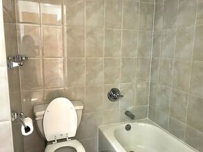 44 Market St in New York, NY - Building Photo - Building Photo