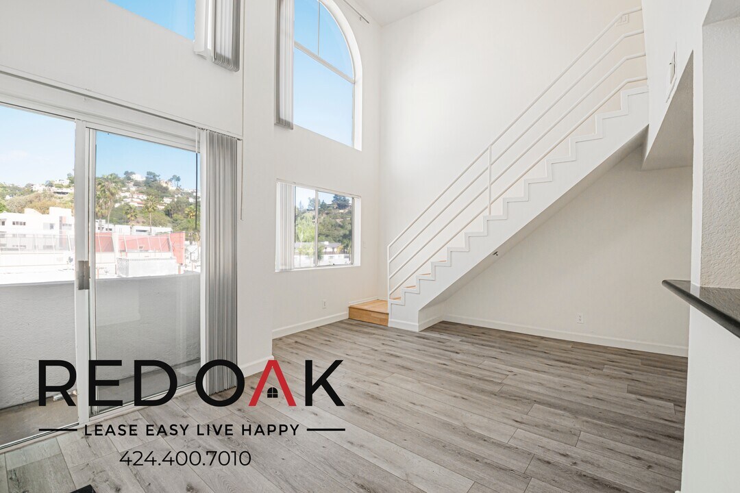 1755 El Cerrito Pl in Los Angeles, CA - Building Photo