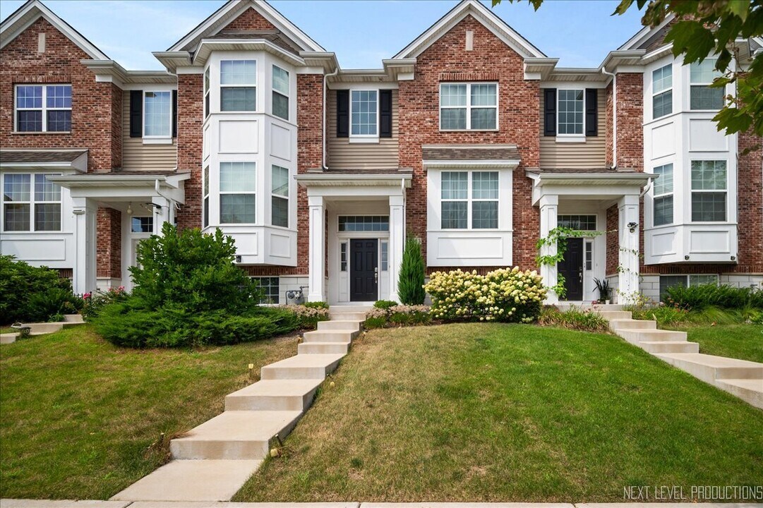 1913 Continental Ave in Naperville, IL - Foto de edificio