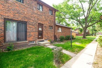 1S134 Holyoke Ln in Villa Park, IL - Building Photo - Building Photo