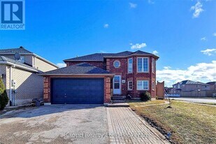 229 Dunsmore Ln in Barrie, ON - Building Photo