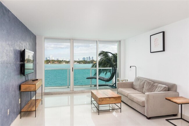 650 West Ave, Unit 305 in Miami Beach, FL - Foto de edificio - Building Photo