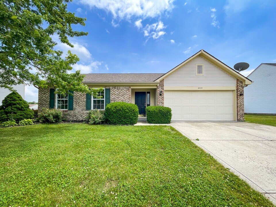 4525 Golden Hinde Way in Noblesville, IN - Building Photo