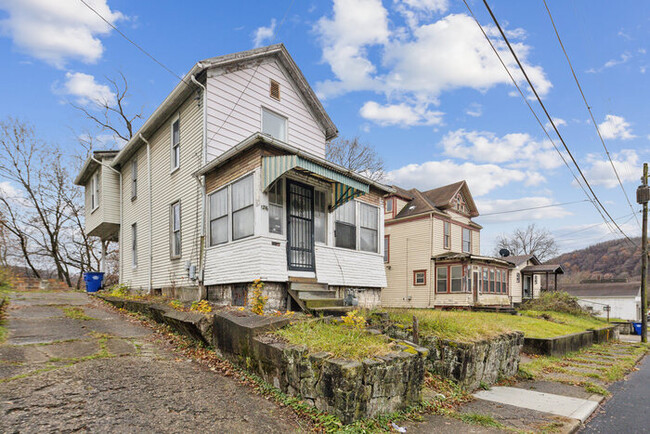 1216 Erie St in East Liverpool, OH - Building Photo - Building Photo