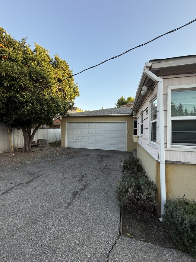 property at 4531 Mammoth Ave