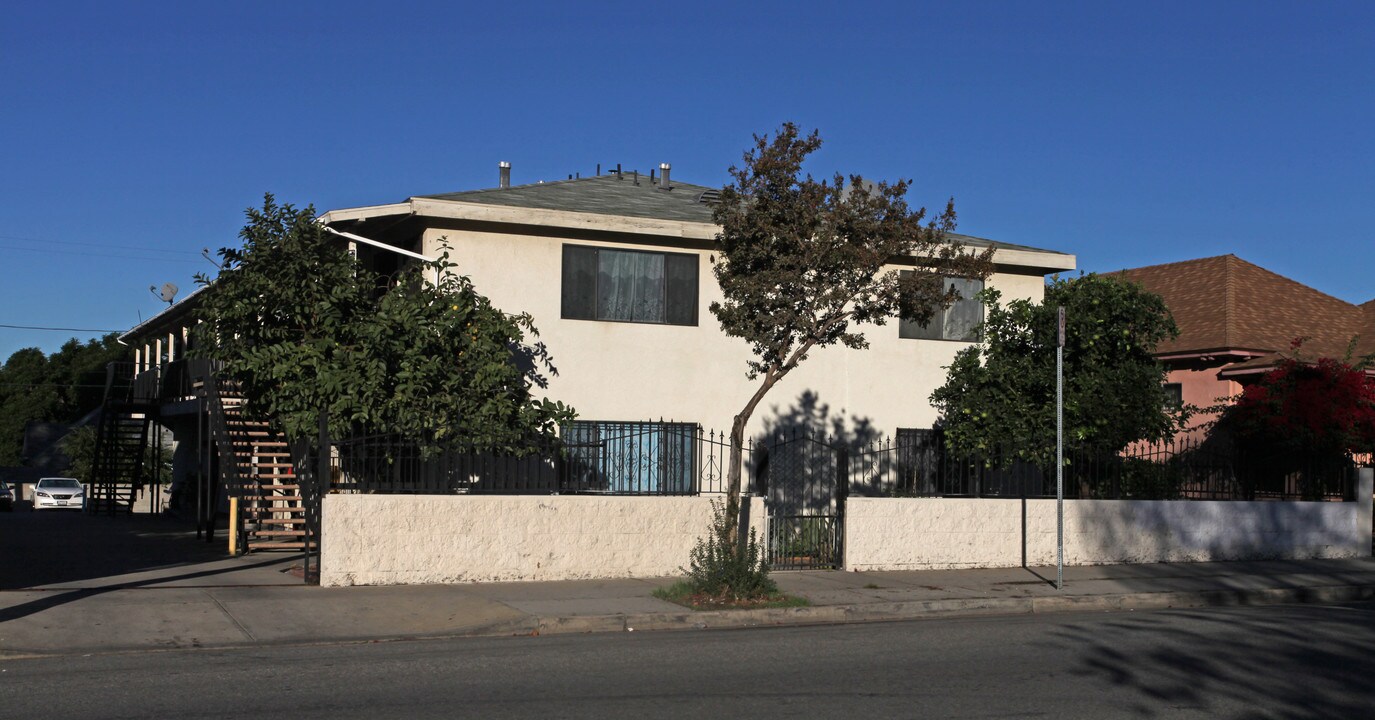 2827 Griffin Ave in Los Angeles, CA - Foto de edificio