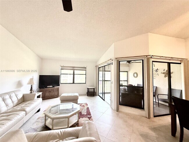 3310 Perimeter Dr in Greenacres, FL - Building Photo - Building Photo