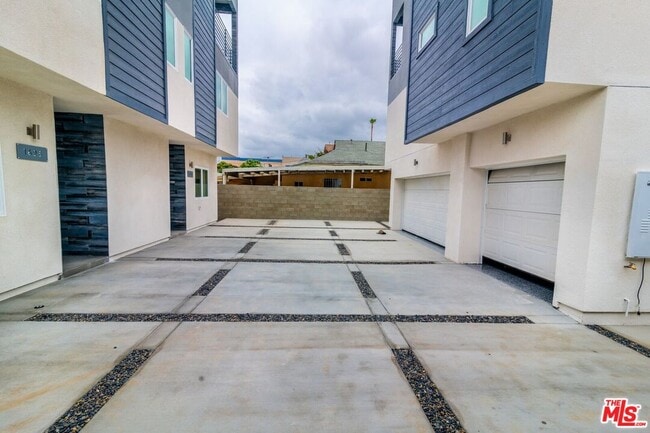 1625 S New Hampshire Ave in Los Angeles, CA - Building Photo - Building Photo