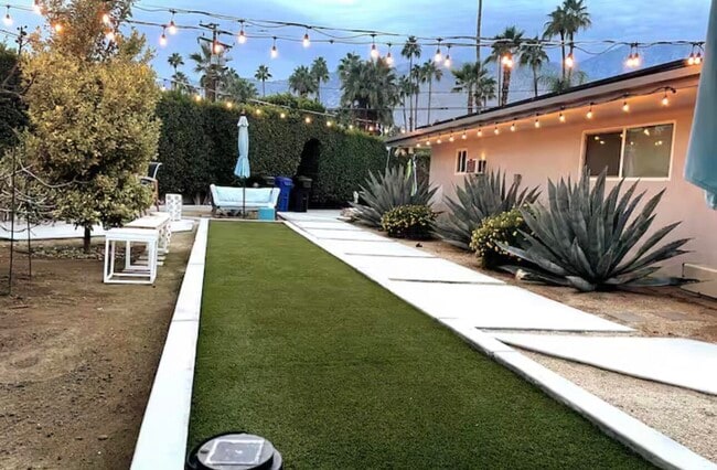 1375 S Calle Rolph in Palm Springs, CA - Building Photo - Building Photo