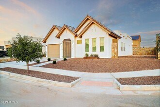 2300 Tierra Zaria in El Paso, TX - Building Photo - Building Photo