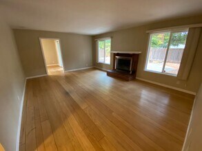 302 Los Felicas Ave in Walnut Creek, CA - Building Photo - Building Photo
