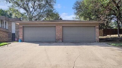 2107 Mistletoe Ave in Fort Worth, TX - Building Photo - Building Photo