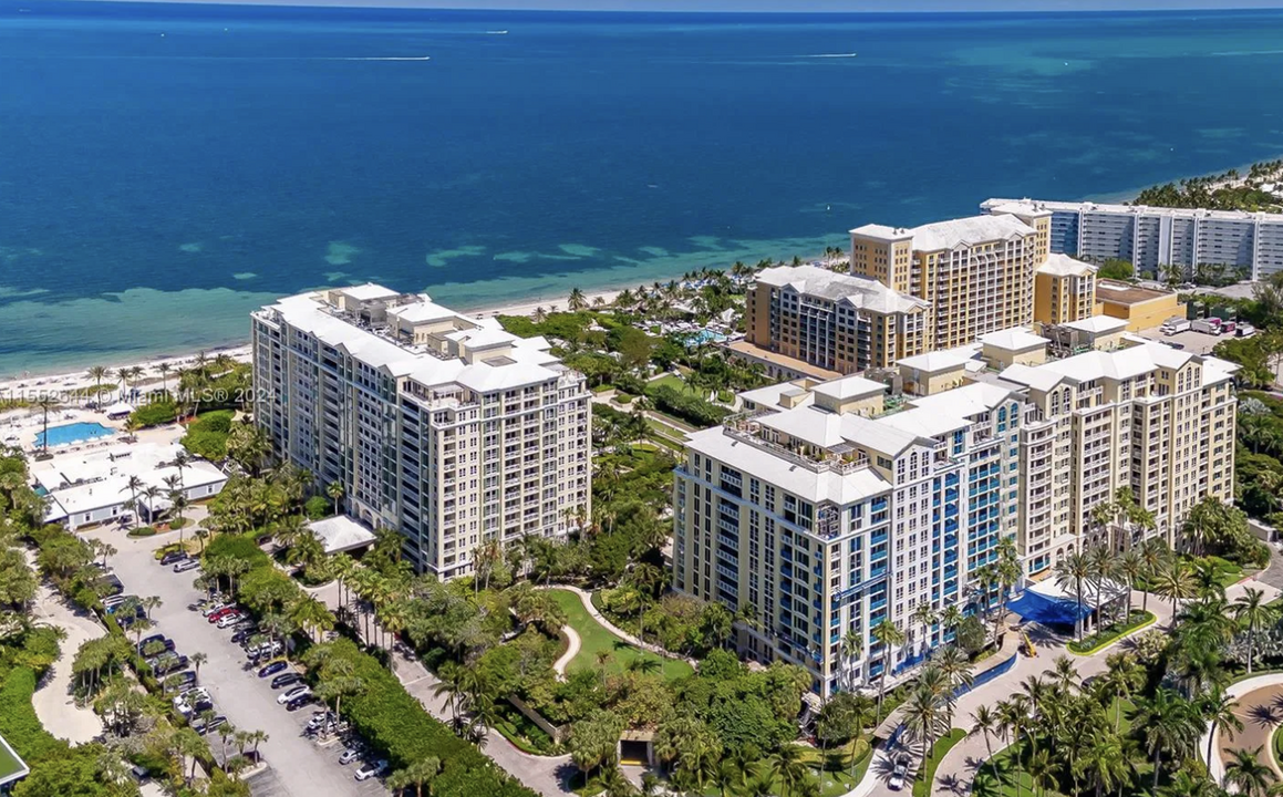 201 Galen Dr in Key Biscayne, FL - Building Photo