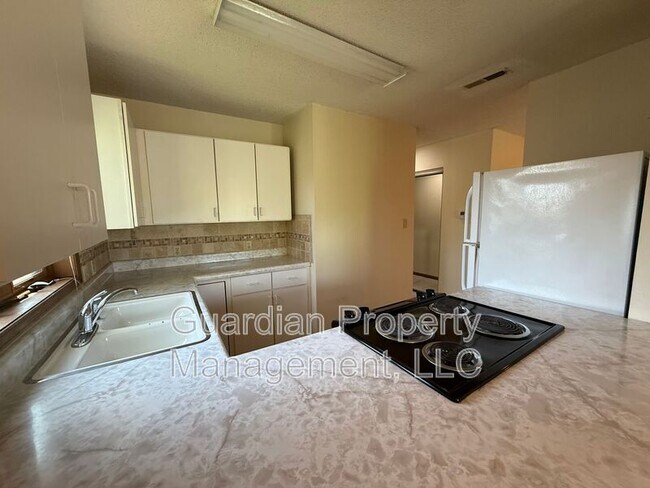 1633 N Country Club Rd in Maryville, MO - Foto de edificio - Building Photo