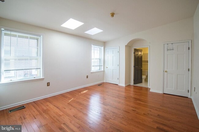 property at 1823 Waverly St