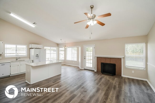 8854 Rose Hill Dr N in Jacksonville, FL - Foto de edificio - Building Photo