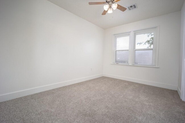 1020 E Hurd St in Edmond, OK - Building Photo - Building Photo