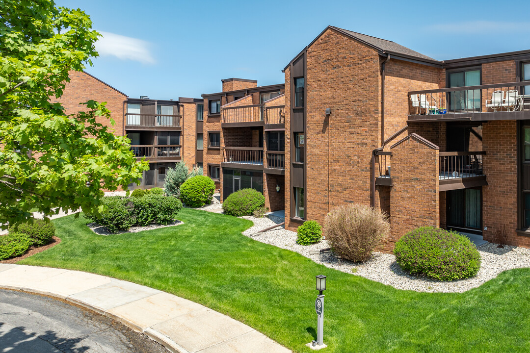 Cloisters of Greenfield in Milwaukee, WI - Building Photo