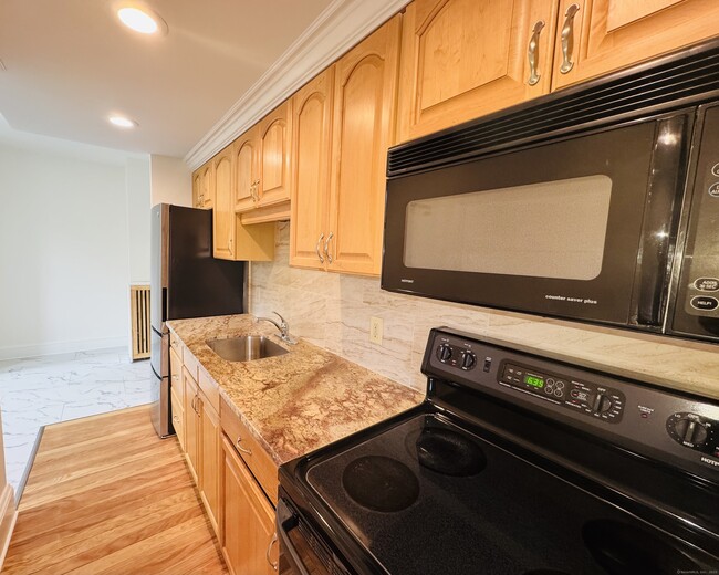 52 Howard Ave in New Haven, CT - Building Photo - Building Photo