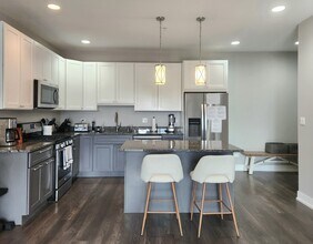 1202 Waukegan Rd in Glenview, IL - Foto de edificio - Building Photo