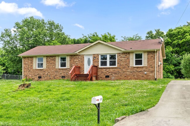 1317 Courtney Dr in Clarksville, TN - Building Photo - Building Photo