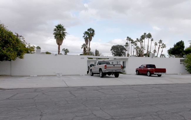 220 S Saturnmino Dr in Palm Springs, CA - Building Photo - Building Photo