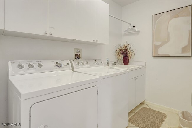 property at 470 Launch Cir