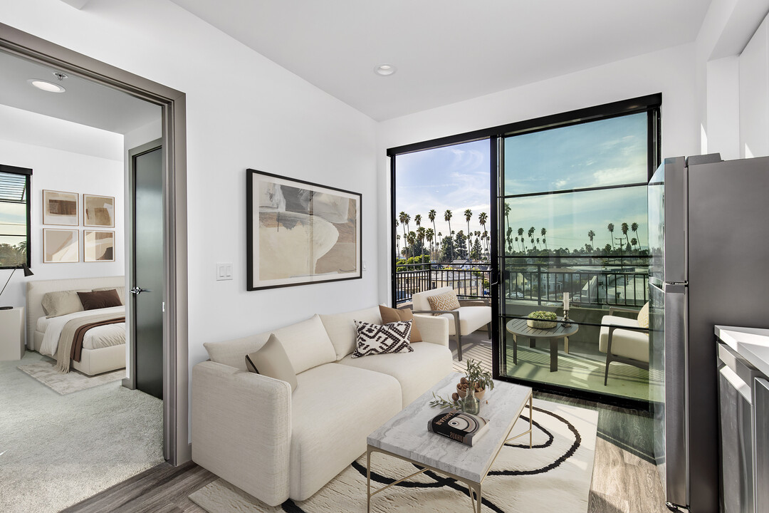 Venice Luxury Apartments in Los Angeles, CA - Building Photo