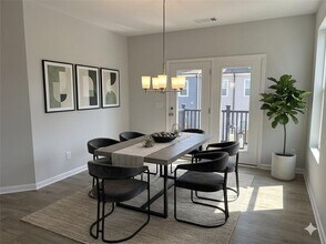 352 Skylar Ct SE in Atlanta, GA - Foto de edificio - Building Photo