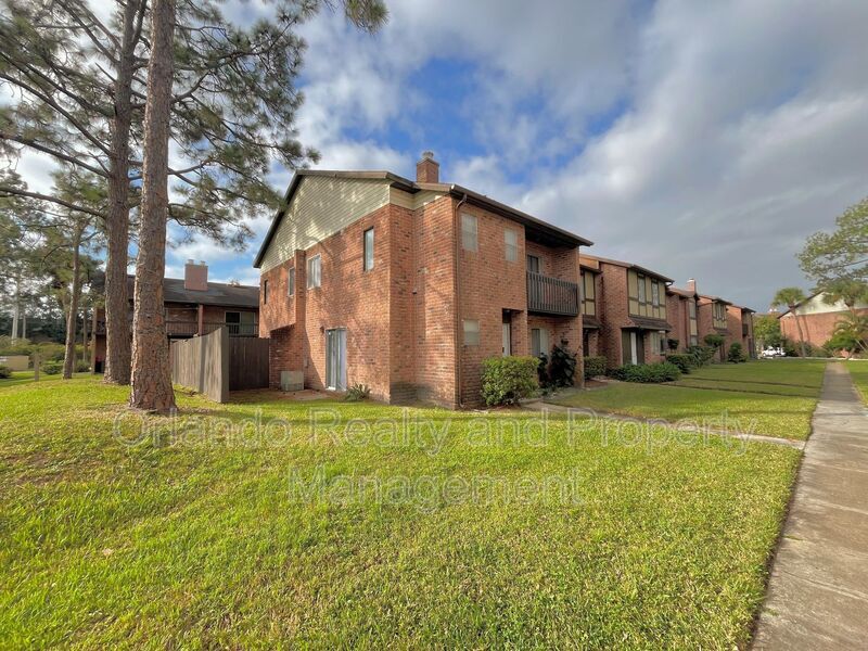 5151 Picadilly Circus Ct in Orlando, FL - Building Photo