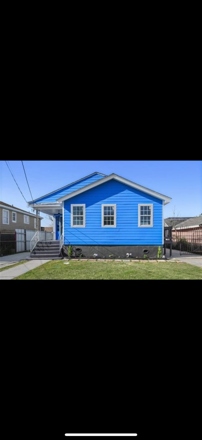 2661 Madrid St, Unit Studio apartment