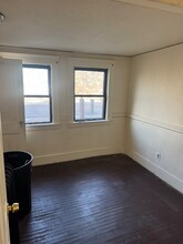 215 Main St in Hyannis, MA - Foto de edificio - Building Photo