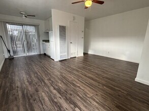 344 Davitt Ave in Oakdale, CA - Building Photo - Building Photo