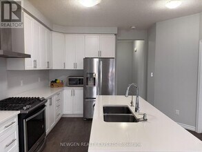 11 Gleason Cres in Kitchener, ON - Building Photo - Building Photo