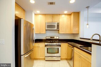 3600 S Glebe Rd in Arlington, VA - Building Photo - Building Photo
