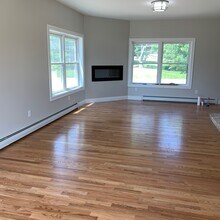 163 Middle Rd in Falmouth, ME - Building Photo - Building Photo