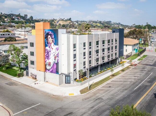 4101 Somerset Drive in Los Angeles, CA - Building Photo - Building Photo