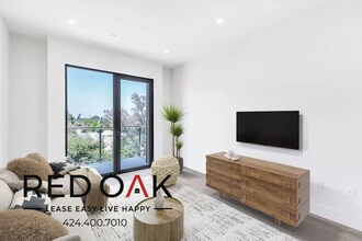12444 Chandler Blvd in Valley Village, CA - Building Photo - Building Photo