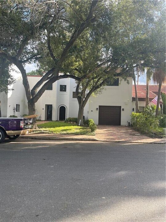 19 Shasta Ave W in McAllen, TX - Building Photo