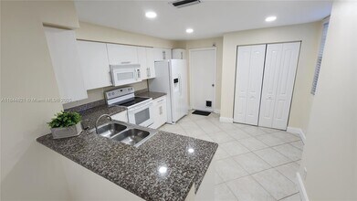 1601 Sorrento Dr in Weston, FL - Building Photo - Building Photo