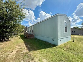 333 S Charles St in Elm Mott, TX - Building Photo