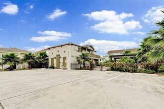 1820 Avenue O 1/2 in Galveston, TX - Building Photo - Building Photo