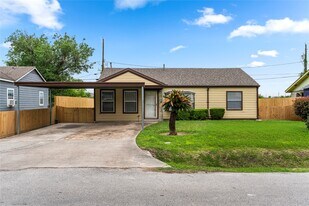 5703 Minden St in Houston, TX - Building Photo
